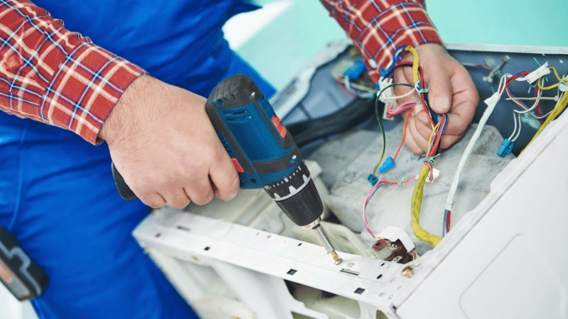 Şereflikoçhisar Hotpoint Hotpoint çamaşır makinesi kart tamiri – Su almama arızası orijinal parça ile giderildi. - Teknik servis örneği